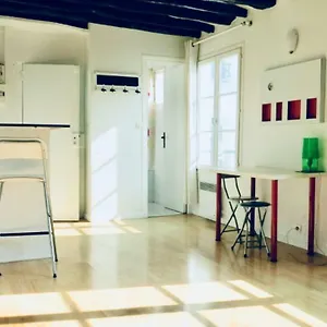 https://cosy-25-sqm-studio-in-heart-of.fr-paris.fr
